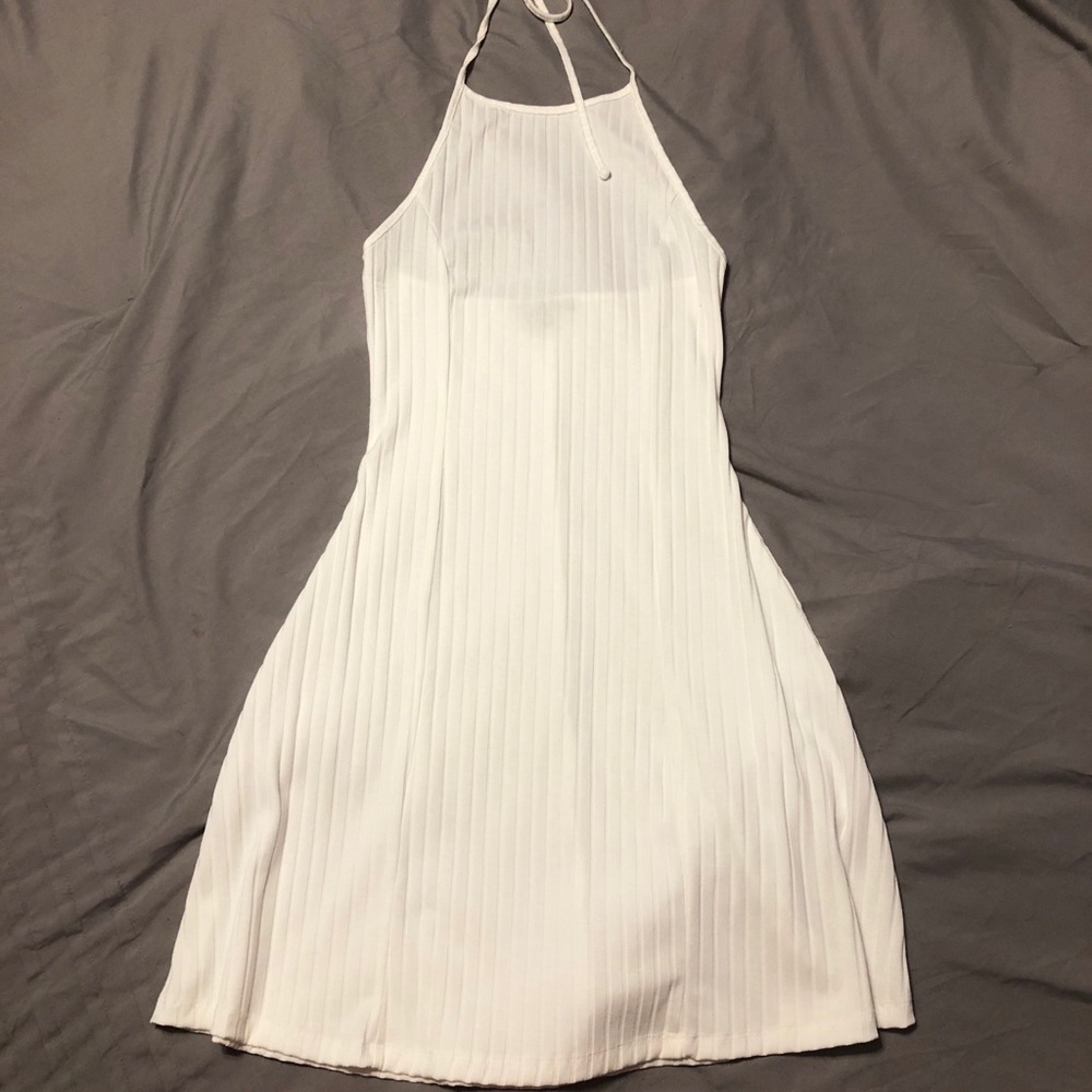 🎊White Halter Dress!!🎊